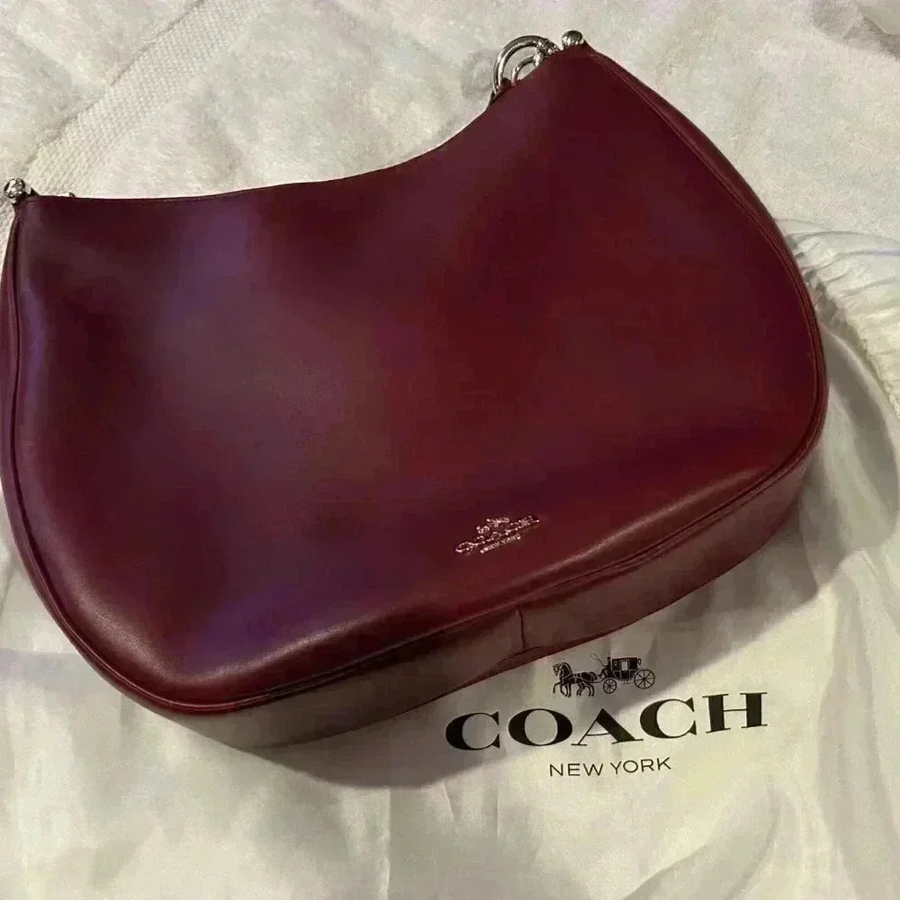 Coach Nomad Hobo In Glovetanned Leather EUC
